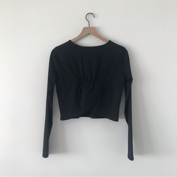 Fabletics Avery Black Long Sleeve Get It Twisted Crop Top - Size Medium - Picture 3 of 11